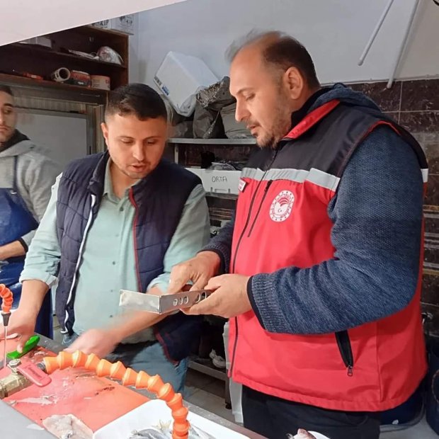Zabıta Müdürlüğü ekiplerimiz, ilçe gıda tarım müdürlüğü ekibleri ile birlikte Su Ürünleri satışı yapan iş yeri denetimi yaptılar.