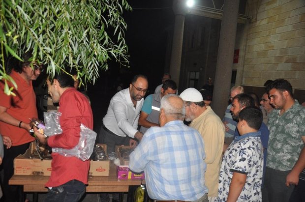 Belediyemiz tarafından Mevlit Kandili dolasıyla vatandaşlarımıza helva ikramında bulunuldu.