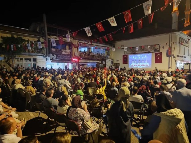 Türk halkına bu muhteşem duyguları yaşatan, 85 milyonu tek yürek yapan birbirinden yetenekli evlatlarımıza yaşattıkları bu gurur için teşekkür ediyoruz.