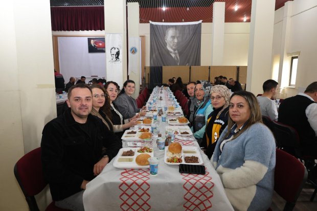 BELEDİYEMİZ PERSONELİ ÖĞLE YEMEĞİNDE BİR ARAYA GELDİ