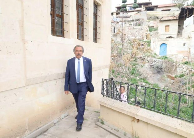 Belediye Başkanımız Mustafa Kenan Sarıtaş, eski yurt binasında incelemeler yaptı.