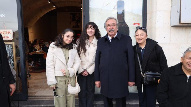 BELEDİYE BAŞKANIMIZ ÇARŞI MERKEZİNDE VATANDAŞLARIMIZIN BAYRAMLARINI KUTLADI