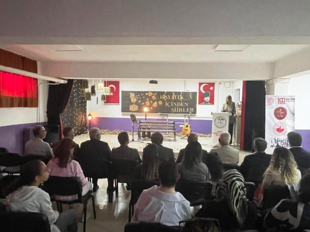 Avanos Mehmet Akif Ersoy Ortaokulu tarafından şiir dinletisi düzenlendi.
