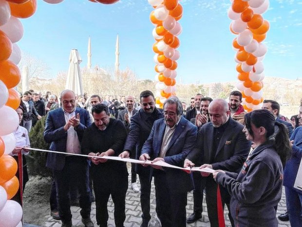 Midyeci Ahmet Kızılırmak Kenarında Yeni İşyerini Açtı.