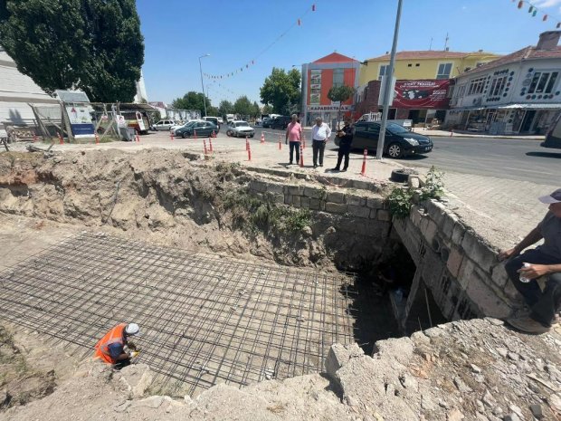 Belediye Başkanımız Sayın Mustafa Kenan Sarıtaş, belediyemiz tarafından ilçe genelinde sürdürülen altyapı ve üstyapı çalışmalarını yerinde inceleyerek denetimlerde bulundu.