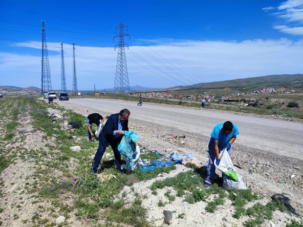Belediye Başkanımız Hafriyat Alanı Mevkiindeki Saha Temizlik Çalışmalarına İştirak Etti