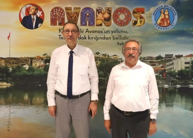 İller Bankası Kayseri Bölge Müdürü Sönmez Ata, Belediye Başkanımız Mustafa Kenan Sarıtaş’ı makamında ziyaret ettiler.