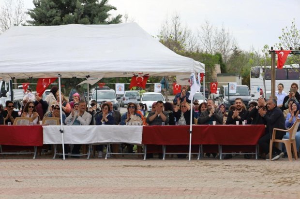 Hıdırellez Şenliği, belediyemizin organizasyonuyla yoğun ilgi ve katılımla coşkulu bir şekilde gerçekleştirildi.
