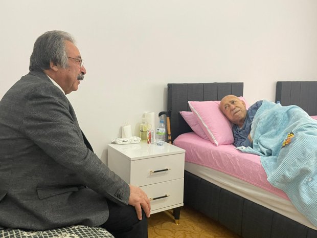 BELEDİYE BAŞKANIMIZDAN SAYIN ALİ ÖZKAN'A GEÇMİŞ OLSUN ZİYARETİ