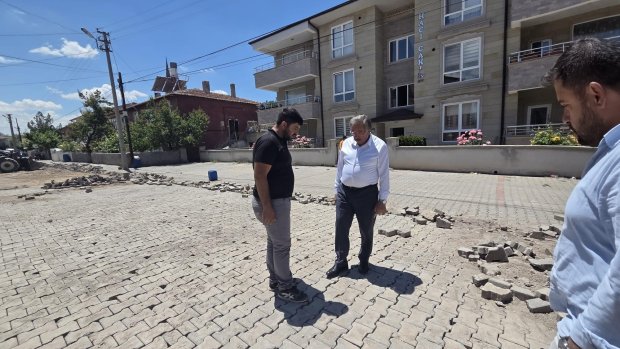 EKONOMİK ÖMRÜNÜ TAMAMLAMIŞ YOLLARIMIZDA KİLİT PARKE YOL ÇALIŞMALARI