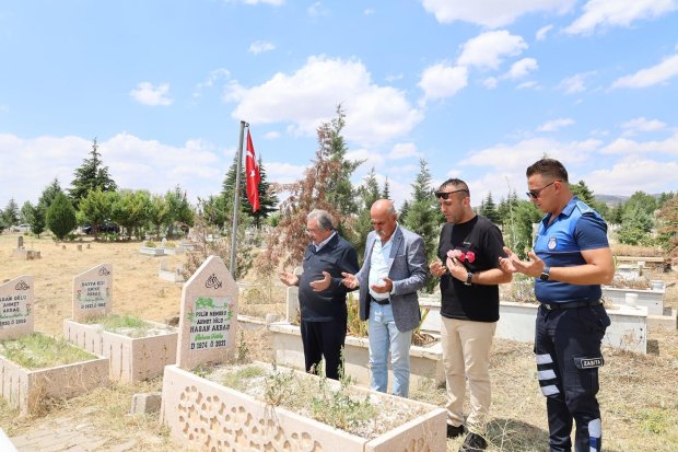 15 TEMMUZ DEMOKRASİ VE MİLLÎ BİRLİK GÜNÜ'NDE AZİZ ŞEHİTLERİMİZ DUALARLA YÂD EDİLDİ