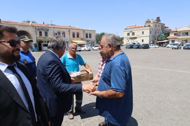 Tarihi Avanos Taşköprümüzün resmi açılış töreni dolayısıyla, Belediye Başkanımız Sayın Mustafa Kenan Sarıtaş'ın özel olarak hazırlattığı aşureler halkımıza ikram edildi.