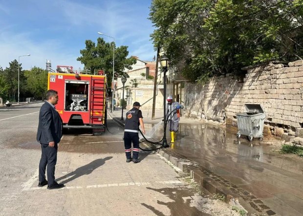 Yol, Kaldırım ve Çöp Konteynerlarında Temizlik Çalışmaları
