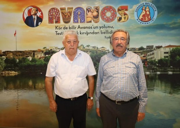 İlçemiz sakinlerinden Yüksel Düken Belediye Başkanımız Mustafa Kenan Sarıtaş'ı makamında ziyaret ettiler.