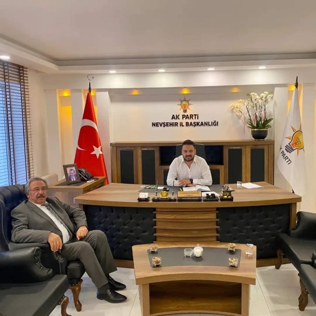 Belediye Başkanımız Mustafa Kenan Sarıtaş yeni atanan Ak parti Nevşehir İl Başkanı Muhammed Feyzi Aygün'e hayırlı olsun ziyaretinde bulundu.