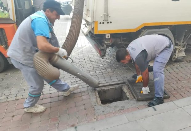 İlçemizde sel ve su taşkınlarına karşı erken önlem alarak mazgal temizlikleri yapılıyor.