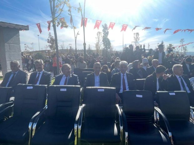 Belediye Başkanımız Mustafa Kenan Sarıtaş Nevşehir Belediyesi tarafından yapımı gerçekleştirilen 'Kahveci Dağı Konaklamalı Orman Parkı' nın açılış törenine katıldı.
