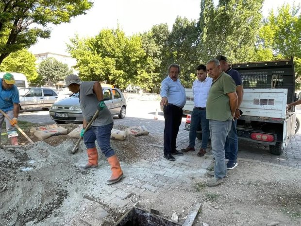 Belediye Başkanımız iş sahaları ile sanayide bulunan depoları, itfaiye garajını, marangoz ve demir atölyelerini kontrol etti.