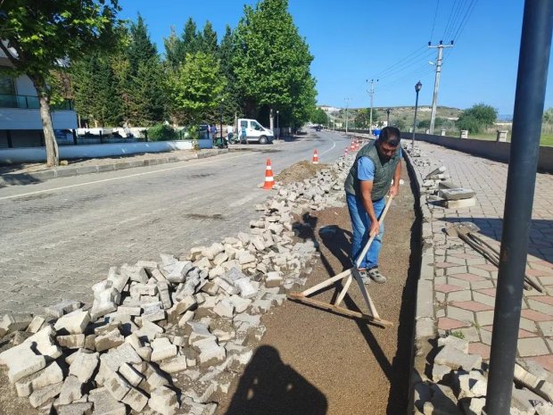 İlçemiz Genelinde Yol, Kaldırım ve Temizlik Çalışmaları Devam Ediyor