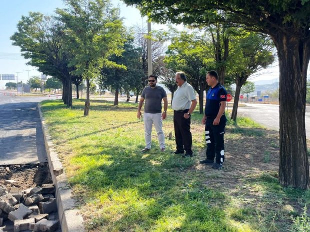 Belediye Başkanımız Sayın Mustafa Kenan Sarıtaş, İnönü Caddesi’nde sıcak asfalt çalışmalarının startını verdi.