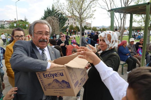 Hıdırellez Şenliği, belediyemizin organizasyonuyla yoğun ilgi ve katılımla coşkulu bir şekilde gerçekleştirildi.