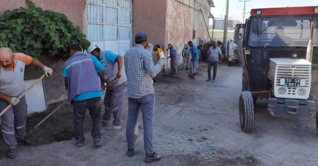 Destek Hizmetleri Müdürlüğüne bağlı ekiplerimiz, ilçemiz Sanayi Bölgesinde iş makineleri ile yol, kaldırım, çöp ve sanayi atığı temizliği gerçekleştirdiler.