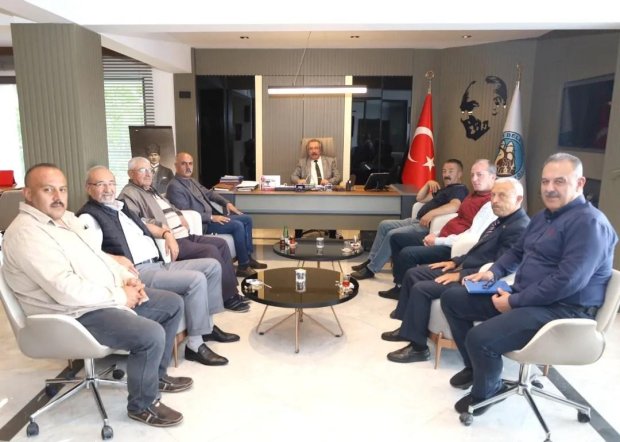 Mahalle Muhtarları Belediye Başkanımızı Makamında Ziyaret Ettiler