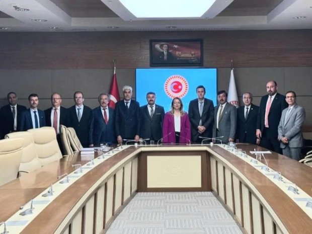 Başkan Sarıtaş TBMM 'de “Yerel Yönetimlerde Mevzuat, Projeler, Çevre, İklim Değişikliği ve Siyasal İletişim Stratejisi” Toplantısına Katıldı.