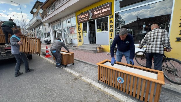 ŞEHİR ESTETİĞİ VE HATALI PARK UYGULAMALARINA YEŞİL DOKUNUŞ, 50 ARAÇLIK YENİ ÜCRETSİZ OTOPARK ALANI HİZMETE SUNULDU