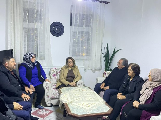 TBMM MHP Grup Başkan Vekili ve Nevşehir Milletvekilimiz Sayın Prof. Dr. Filiz Kılıç, Belediye Başkanımız Sayın Mustafa Kenan Sarıtaş ve MHP Parti Teşkilatı, MHP Avanos Kadın Kolları Başkanı Sayın Ayşe Azizoğlu’nu evinde ziyaret ettiler.