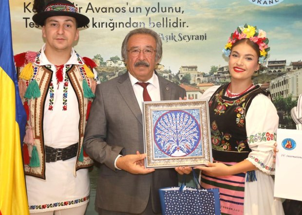 Uluslararası Avanos-Kapadokya Dünya Halk Dansları Festivaline Katılan Ülkelerin Dans Grupları Belediye Başkanımızı Ziyaret Etti