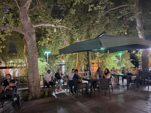 Avanos Belediyesi Kızılırmak Sosyal Tesisleri’nde Müzik ve Coşku Dolu Geceler!