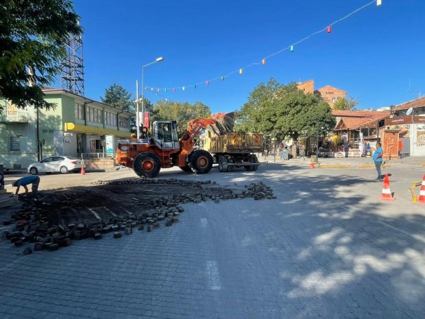 Belediye Başkanımız Sayın Mustafa Kenan Sarıtaş, belediyemize ait iş sahalarında sürdürülen çalışmaları sahada kontrol etti.
