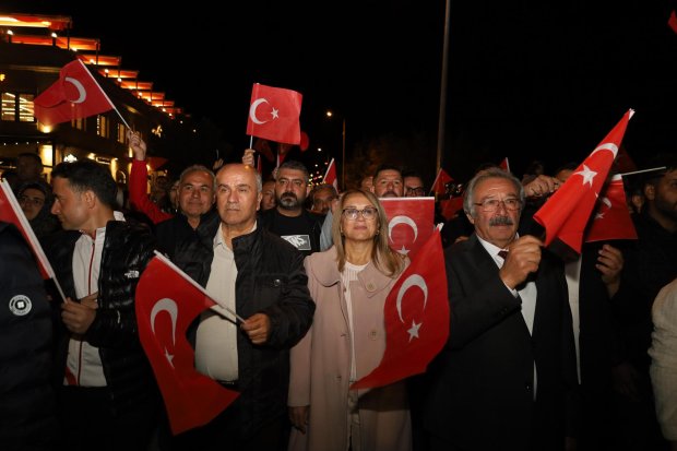 29 Ekim Cumhuriyet Bayramı kutlamaları kapsamında, Fener Alayı ve Kortej Yürüyüşü Gerçekleştirildi