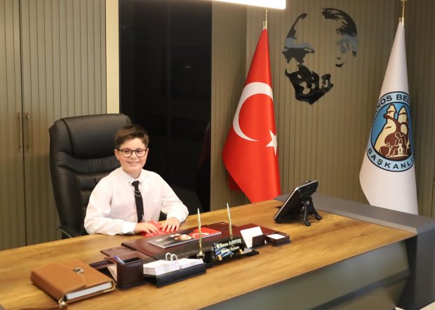 Çocuk Başkanlar Makama Oturdu.