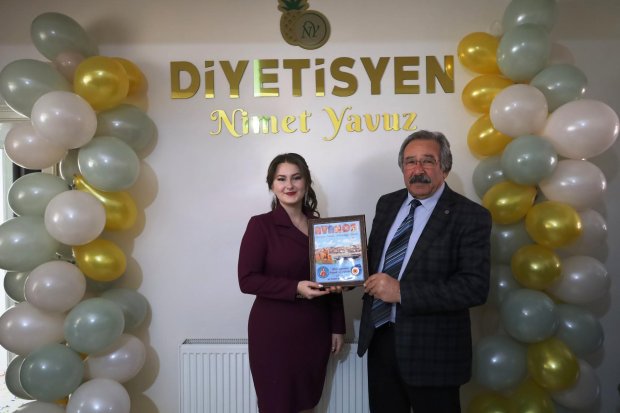 Belediye Başkanımız Sayın Mustafa Kenan Sarıtaş, Diyetisyen Sayın Nimet Yavuz’un işyeri açılışını gerçekleştirdi.