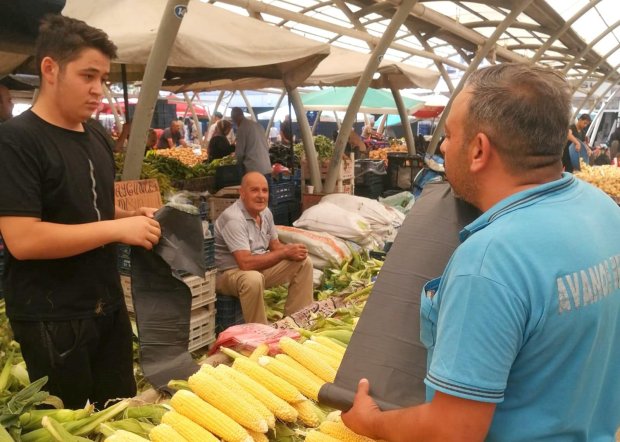 Açık Pazar Yerinde Etiket ve Hijyen Kontrolü Yapıldı