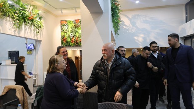 Belediye Başkanımız, Avanos’un yetiştirdiği değerli sinema sanatçısı hemşehrimiz Sayın Dr. Ercan Kesal ile ilçemizde çekimlerine başlanan Kıyıdaki Gölge filminin set ekibini belediyemiz Sosyal Tesislerinde ağırladı.
