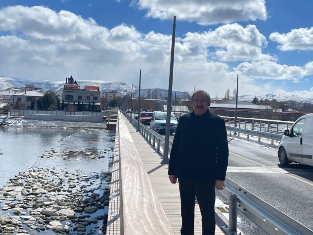 Tarihi Taşköprü’de Aydınlatma Çalışmaları Devam Ediyor