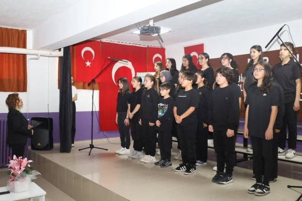18 Mart Şehitleri Anma Günü ve Çanakkale Deniz Zaferi’nin 110.Yıl Dönümü münasebetiyle Avanos Mehmet Akif Ersoy Ortaokulu’nda anma programı düzenlendi.