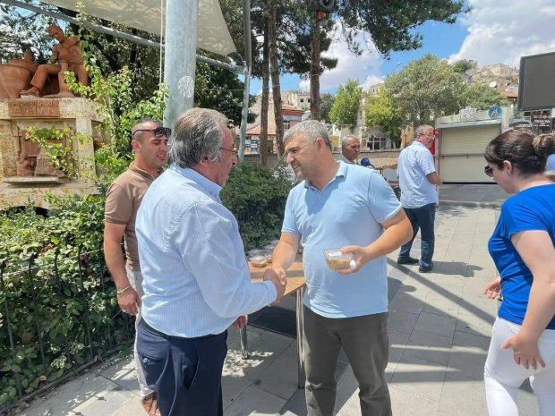 İlçemizin Çeşitli Noktalarında Paylaşmanın ve Bereketin Simgesi Olan Aşure İkramında Bulunduk