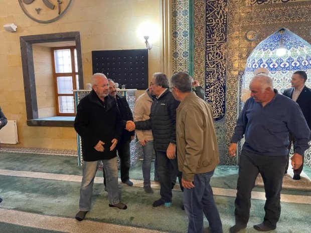 Belediye Başkanımız Sayın Mustafa Kenan Sarıtaş, Ramazan Bayramı’nın manevi atmosferini hemşehrilerimizle birlikte yaşayarak bayram namazını Avanos Şehit Şevket Tekin Merkez Camii'nde eda ettikten sonra vatandaşlarımızla bayramlaştı.