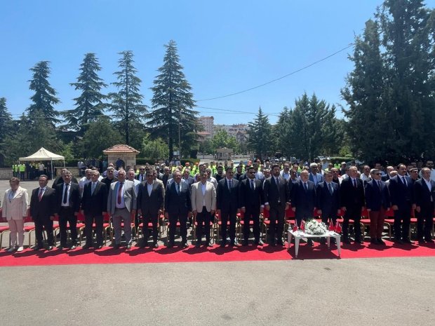 Nevşehir İl Özel İdaresi tarafından düzenlenen “Sezon Açılışı ve Araç Tanıtım Programı”, yoğun bir katılımla İl Özel İdaresi yerleşkesinde gerçekleştirildi.