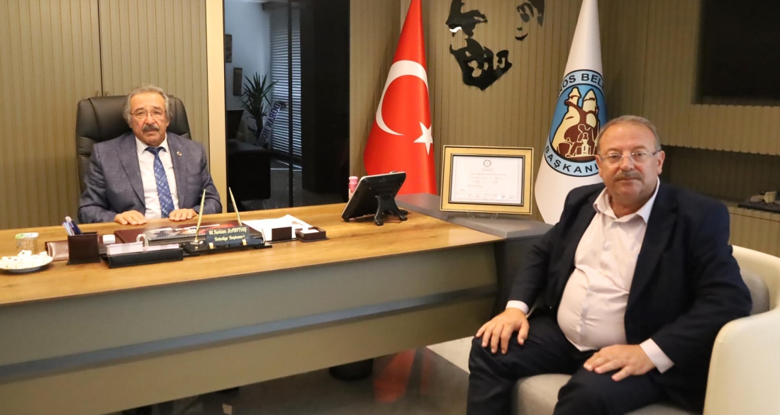 Özkonak Belediye Başkanı Sn. Abdulkadir Macit Belediye Başkanımız Sn. Mustafa Kenan Sarıtaş’a hayırlı olsun ziyareti.