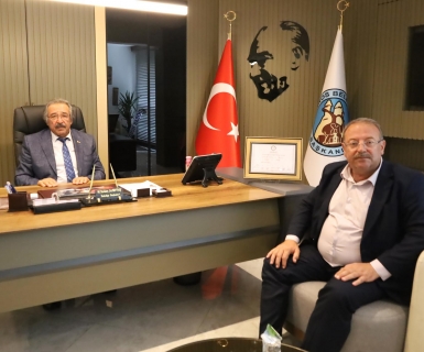 Özkonak Belediye Başkanı Sn. Abdulkadir Macit Belediye Başkanımız Sn. Mustafa Kenan Sarıtaş’a hayırlı olsun ziyareti.