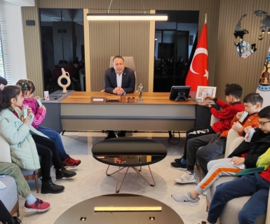 Cumhuriyet İlkokulu Öğrencileri Belediye Başkanımız Sayın Celal Alper İbaş'ı Ziyaret Ettiler.