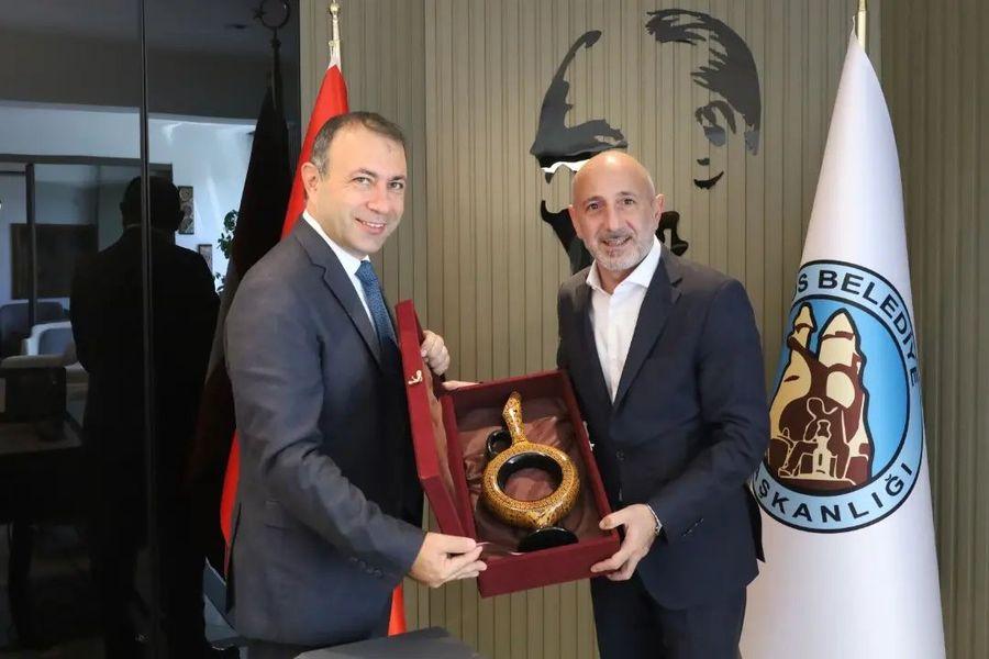CHP Genel Başkan Yardımcısı Ali Öztunç Belediye Bakanımızı Ziyaret Etti.
