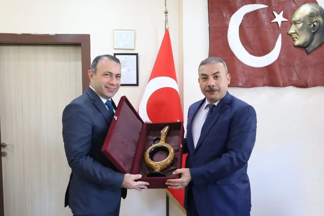 Belediye Başkanımız Celal Alper İbaş Avanos İlçe Emniyet Müdürü İlhan Duran'ı ziyaret etti.